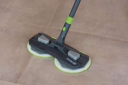 Mopa giratoria 360° que limpia, seca y pule en un solo paso.